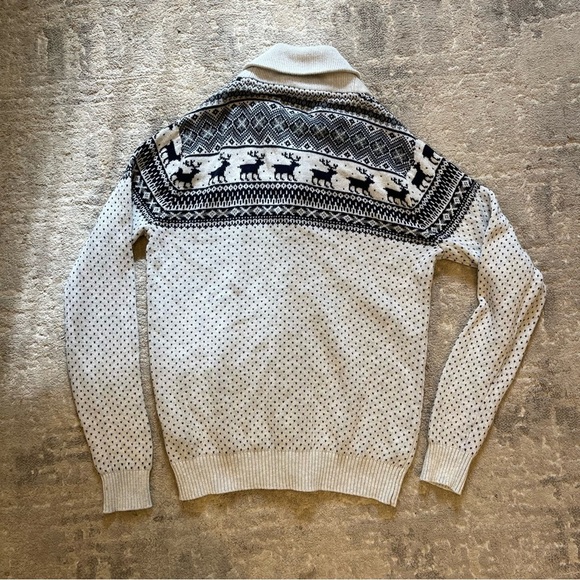 Aspen Knitted Winter Deer Themed Cardigan - Woman’s Small - Picture 2 of 13